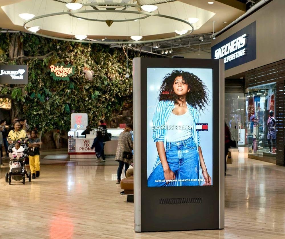 Retail & Malls OOH example